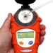 Refraktometer MISCO - Nanesiete vzorku roztoku na merací hranol refraktometra.